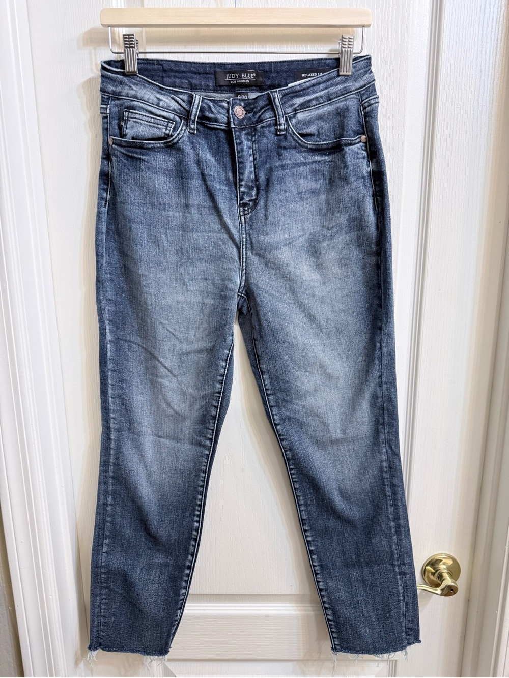 Judy Blue Relaxed Fit Jeans 9/29 Dark Wash Distressed Raw Hem Cropped